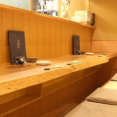 1名様から6名様までご利用いただけるカウンター席。おひとり様でのお食事、デートなどちょっとしたシーンで活躍。