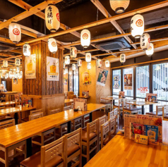 【貸切も承っております◎100名様まで可能】いつもの懇親会も、美味しい料理と明るい空間でもっと楽しくしませんか？PC接続可能なTVもご用意しておりますので、ご要望などございましたら、店舗までお気軽にお問い合わせ下さい。貸切スペースのみご予約OKです！