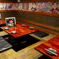 【掘りごたつ席：4～16名様】掘りごたつ席は4～16名様まで対応可能。窓側に位置しているため、西川の景色をじっくりと見渡しながらお食事や会話をお楽しみいただける、人気のお席です。また、掘りごたつ席のため、足を伸ばしてゆったりとお過ごしいただけます。接待や記念日などの各種宴会に合わせてご利用ください。