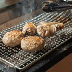 アーティスト監修の空間で食す!本格炭焼き地鶏