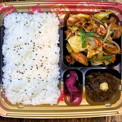 鶏唐揚げとタマナーの島ラー油ちゃんぷるー弁当