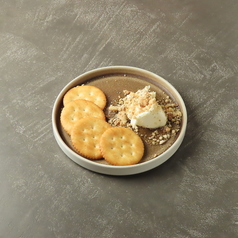 ミックスナッツとクリームチーズ和え(クラッカー付き)
