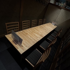 【～5名様用個室】親しい友人や家族との特別な時間にぴったりの落ち着いた個室です。お鍋を囲む集まりにも最適で、心温まるひとときをお楽しみいただけます。