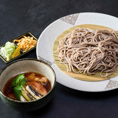 【名古屋ランチにはお蕎麦！】　野菜の天ぷら蕎麦・海老の天ぷら蕎麦など定番から「名古屋コーチン」「愛知鴨」「愛知みかわ豚」を使った愛知のお蕎麦をご用意。お蕎麦だけでは足りという方には、小丼をセットに追加もできます！お腹を満たすランチタイムをお過ごしください。