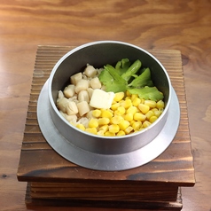 小柱とバターコーン釜飯