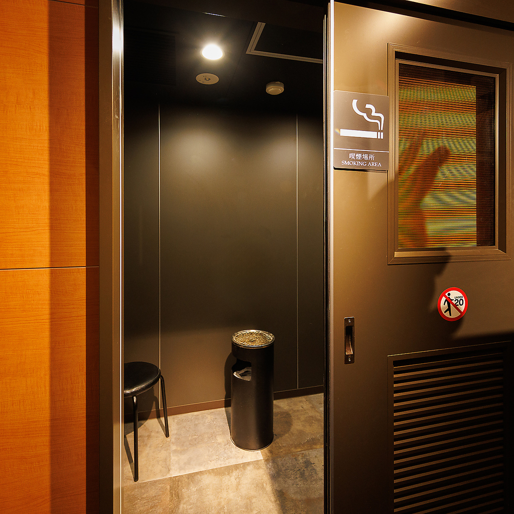 喫煙者にとって嬉しい喫煙ブースをご用意！紙タバコも電子タバコもゆっくりと吸えます♪