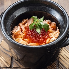 伊達サーモンとイクラの土鍋ご飯