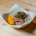 料理メニュー写真 親鳥のたたき　黄身酢添え