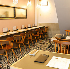 18名様以下での貸切に対応しており、洗練されたモダンな空間を独り占めできます。周囲を気にせず盛り上がれるため、企業の歓送迎会や親族のお集まりに最適。絶品鰻と美酒を囲み、一体感のある特別な宴をどうぞ。