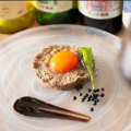 料理メニュー写真&nbsp;甲州馬刺タルタルユッケ ～生黒コショウと