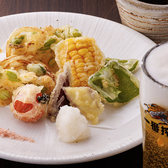 他では味わえない創作天ぷら◎旬の旬鮮野菜を中心に、素材にこだわった天ぷらをご提供。さらに当店では、・ソフトシェルクラブ・チーズなど、他店ではなかなか味わえない具材も取り入れております。素材の旨味を引き出す軽やかな衣で、一品一品丁寧に揚げたこだわりの天ぷらをぜひ!