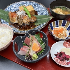 金目鯛煮付け＆刺身２点盛（あら汁付）