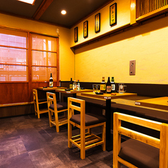 亀戸駅近くの当店では、テーブル席と掘りごたつ個室をご用意。京紅地鶏や大山鶏を使った焼き鳥や逸品料理が人気で、ランチからディナーまで楽しめます。友人との飲み会やご家族での食事、記念日や小規模宴会にもぴったり。落ち着いた空間でゆったりとしたひとときをお過ごしください。