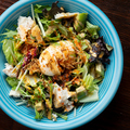 料理メニュー写真&nbsp;鶏胸肉とアボカドのコブサラダ
