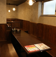 女子会やご友人とのお食事、会社帰りの飲み会におすすめの6名様テーブル席。本格韓国料理やチャミスルを囲みながら、ゆったりと楽しい時間をお過ごしいただけます。