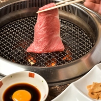 お肉を引き立てる薬味と豊富な一品