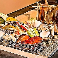 特大の囲炉裏で香り豊かに…。