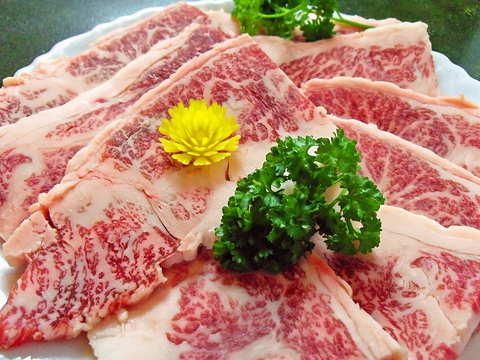 格付けの高いA4国産和牛使用の焼肉、沖縄料理、お酒を楽しめる家庭的なお店。