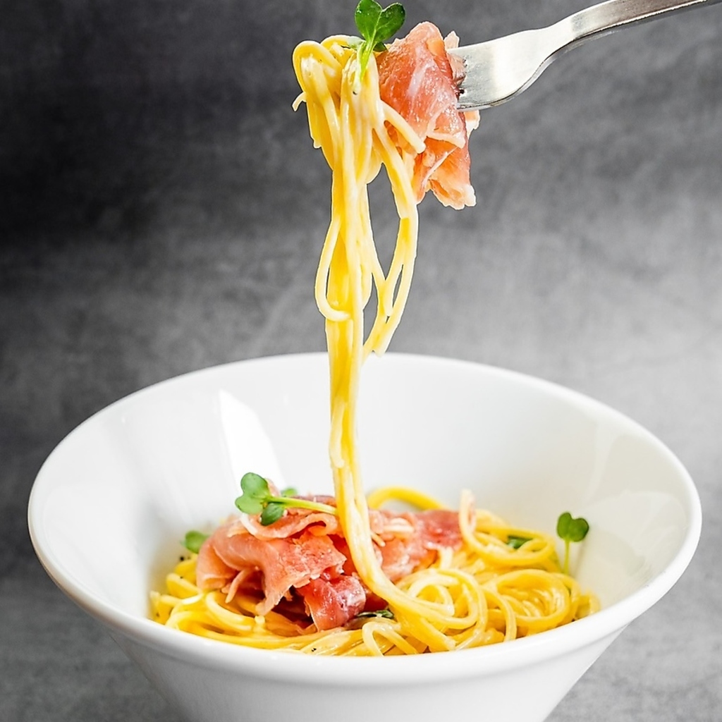 クリームベースやオイルベース、トマトベースなどの本格パスタがランチでもディナーでも楽しめます◎