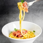 クリームベースやオイルベース、トマトベースなどの本格パスタがランチでもディナーでも楽しめます◎