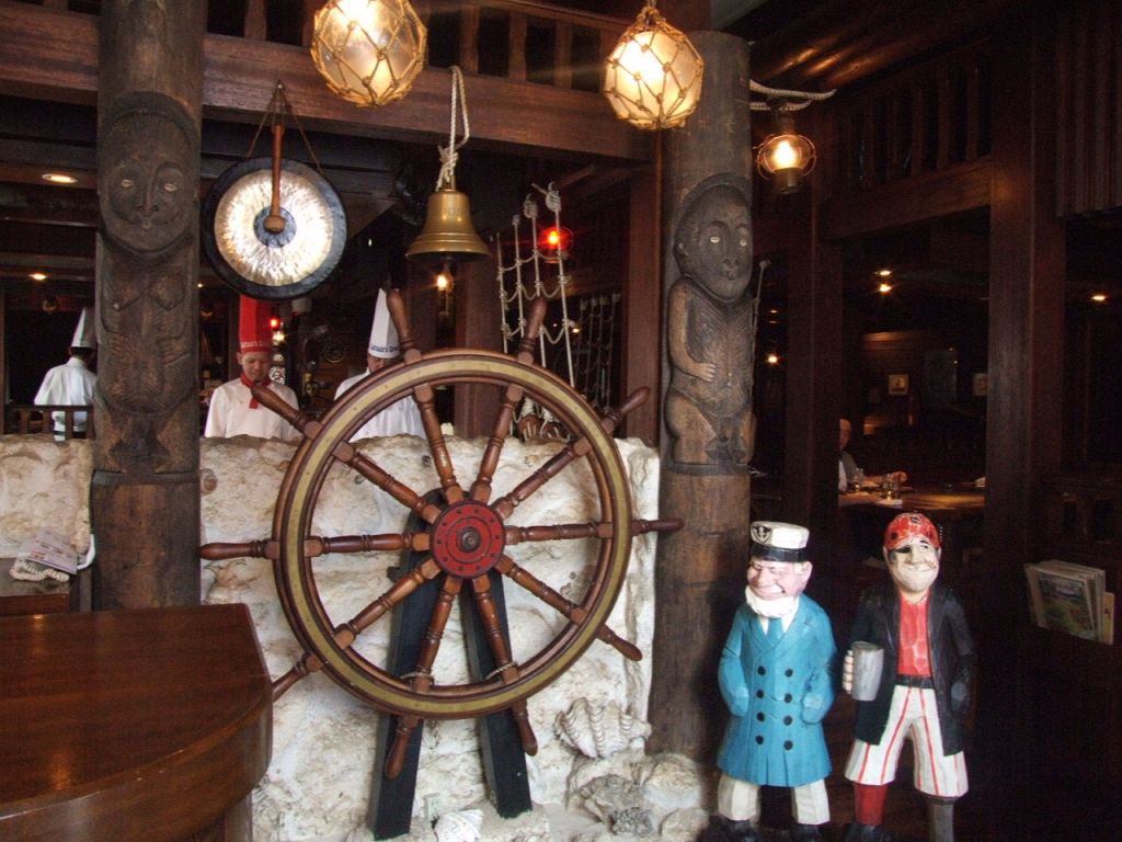 店内はキャビンの楽しげな雰囲気をかもし出しており、演出のひとつとなっております。