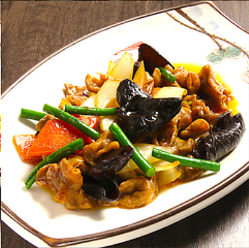 お一人様も大歓迎です！ゆったり座れるテーブル席で、お好きな中華料理を心ゆくまで堪能いただけます