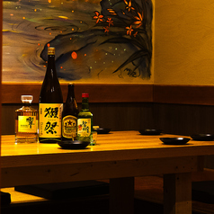 亀戸駅近くの当店では、テーブル席と掘りごたつ個室をご用意。京紅地鶏や大山鶏を使った焼き鳥や逸品料理が人気で、ランチからディナーまで楽しめます。友人との飲み会やご家族での食事、記念日や小規模宴会にもぴったり。落ち着いた空間でゆったりとしたひとときをお過ごしください。