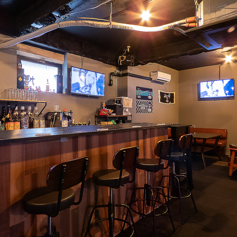 岡山駅近くのオシャレなバー♪お酒やダーツを楽しめる二次会にもピッタリなお店です◎