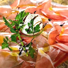 生ハムとブラッターチーズ