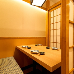【20名様まで利用可能一部貸切】大人数でワイワイ宴会を愉しめる、団体様にピッタリなお席をご用意しております♪皆様と顔を合わせながらお食事頂けます◎宴会向けお得なコースがございますので是非一度ご確認を♪人数・ご予算等お気軽にお問い合わせください◎