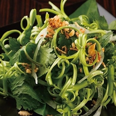 生の空心菜とパクチーのサラダ