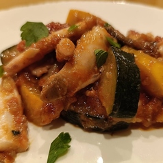 ムギイカとセロリの辛いトマト煮