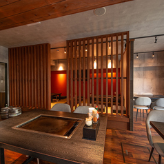 テーブルを移動させることで、6名様席に変更可能です。