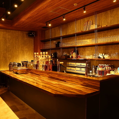 【1階◎カウンター】常連様の特等席★お1人様も大歓迎です。バー感覚でお楽しみいただけるお席です。※写真はイメージです。