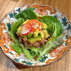 大和肉鶏とアボカドの濃紅たまごユッケ