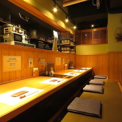 ゆったり寛げる掘りごたつのカウンターペアシート。お二人の時間を落ち着いた空間でお楽しみいただけます。