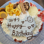 お誕生日や記念日などお祝いや感謝の気持ちを伝えられるプレートもご用意可能です♪1,500円☆要予約