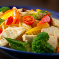 料理メニュー写真 鶏と彩り野菜のペペロンチーノ