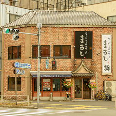 【2階】テーブル席!フロア貸切25~32名様までOK!人数に合わせてテーブル席を自由にレイアウト出来る作りとなっています。