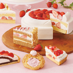 【数多くのスイーツも取り揃えてます】定番のケーキやパンケーキはもちろん軽食メニューも◎の写真