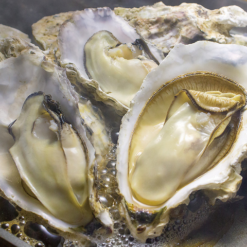 大崎駅西口すぐ！牡蠣料理にコスパワインを合わせてお楽しみください。 宴会利用も!