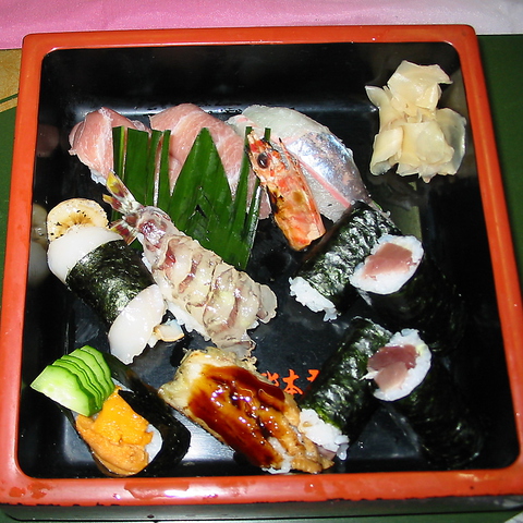 天然ものなど産地直送の鮮魚を使用した、新鮮なお寿司やお料理をお楽しみください◎