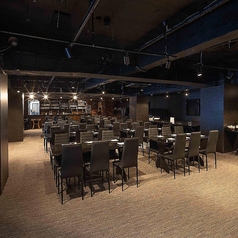 【1階奥】最大200名様まで収容可能な奥のパーティー会場！TV・音響機器完備！ご宴会・結婚式二次会など大人数に最適！しかも、盛り上がって騒がしくしても大丈夫な個室空間です！マイクやシャンパンタワー、ＴＶ，音響機器などパーティーに最適なアイテムも揃えます！入り口が２つあるのでサプライズも可能です！！