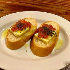 イクラと発酵バターのブルスケッタ(2コ)