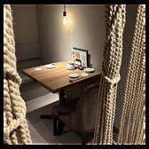 周りを気にせず大切な方との会話と食事を心ゆくまで愉しめる、プライベート感溢れる個室をご用意しています。
