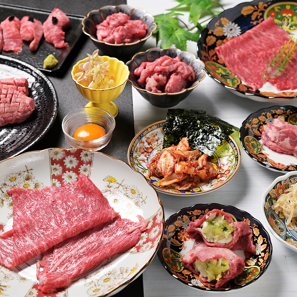 お肉からサイドメニューまで充実♪