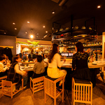 お洒落な店内。カジュアルに肩肘張らずに本格的なイタリアンと鮨を楽しめます