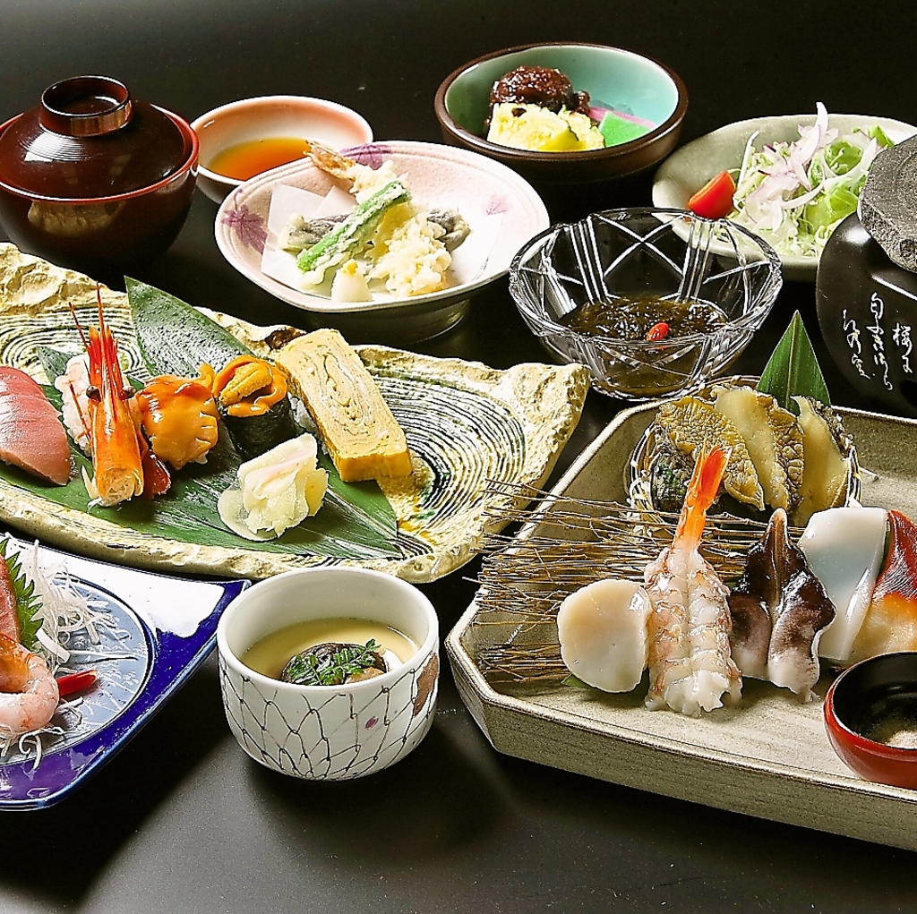 花月おすすめ、寿し御膳 月。デザート付きの全9品。あわび入りの海鮮溶岩石焼を心ゆくまで味わえる♪