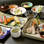 花月おすすめ、寿し御膳 月。デザート付きの全9品。あわび入りの海鮮溶岩石焼を心ゆくまで味わえる♪