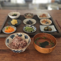 見た目も美しい◎月替り九つ小鉢。